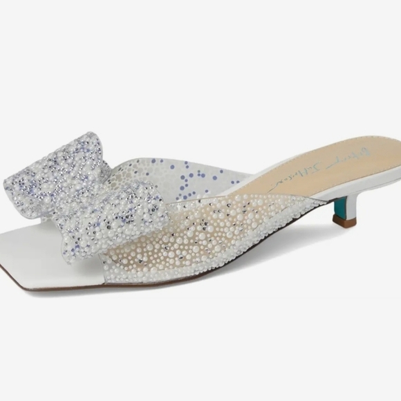 🔹️Betsey Johnson🔹️ Babe Lucite Faux Pearl Bow Kitten Heels - Picture 7 of 9